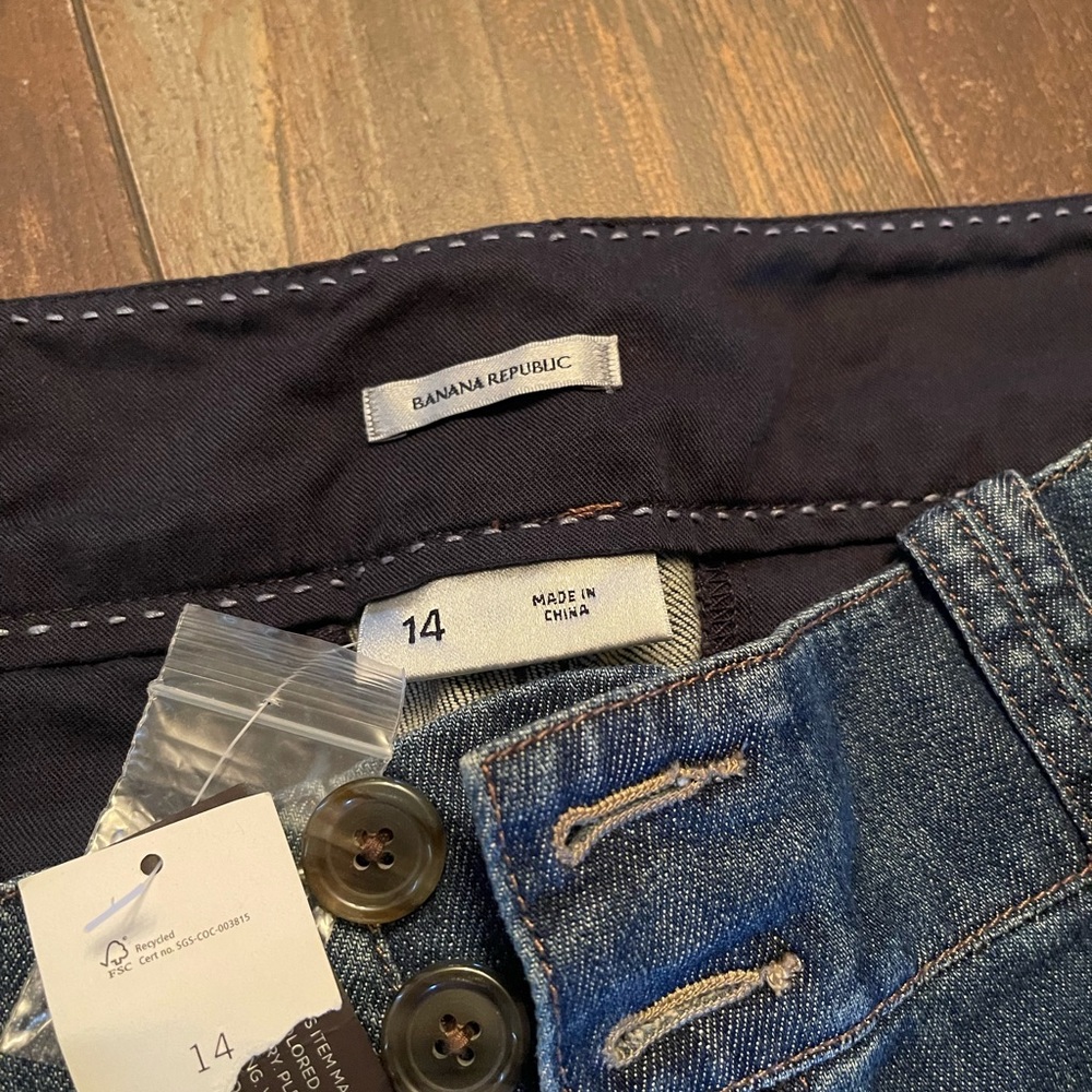 Banana Republic-Evan Flared Jeans - Picture 6 of 7